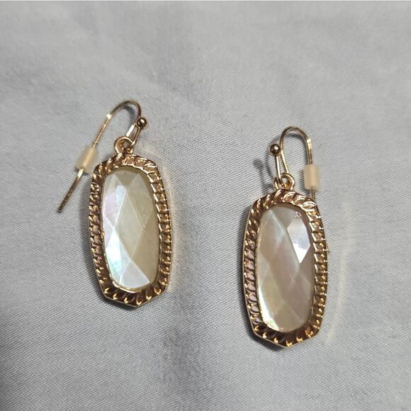 Earrings Iridescent Ivory Elongated Gold Tone Fishhook Fashion Jewelry Women - Picture 1 of 7